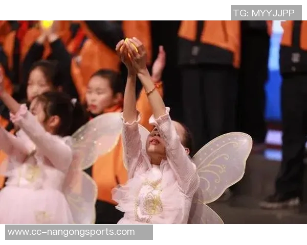 国安球迷齐聚苏州火车站歌声响彻助威气氛热烈